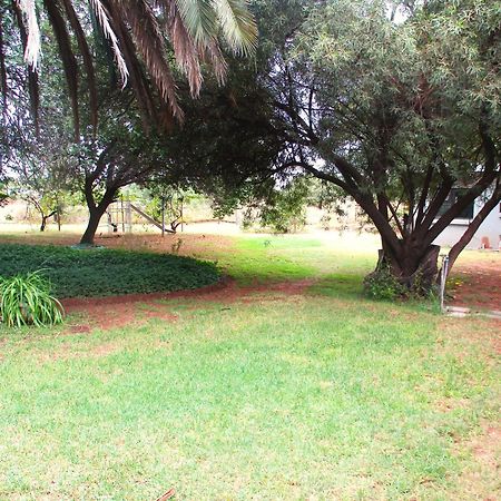 Lekker Rus Lägenhet Bloemfontein Exteriör bild